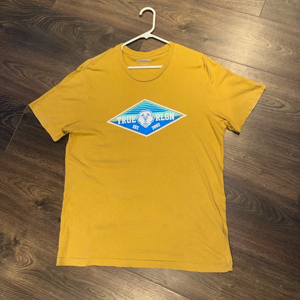 True Religion Graphic T-Shirt – Mustard Yellow